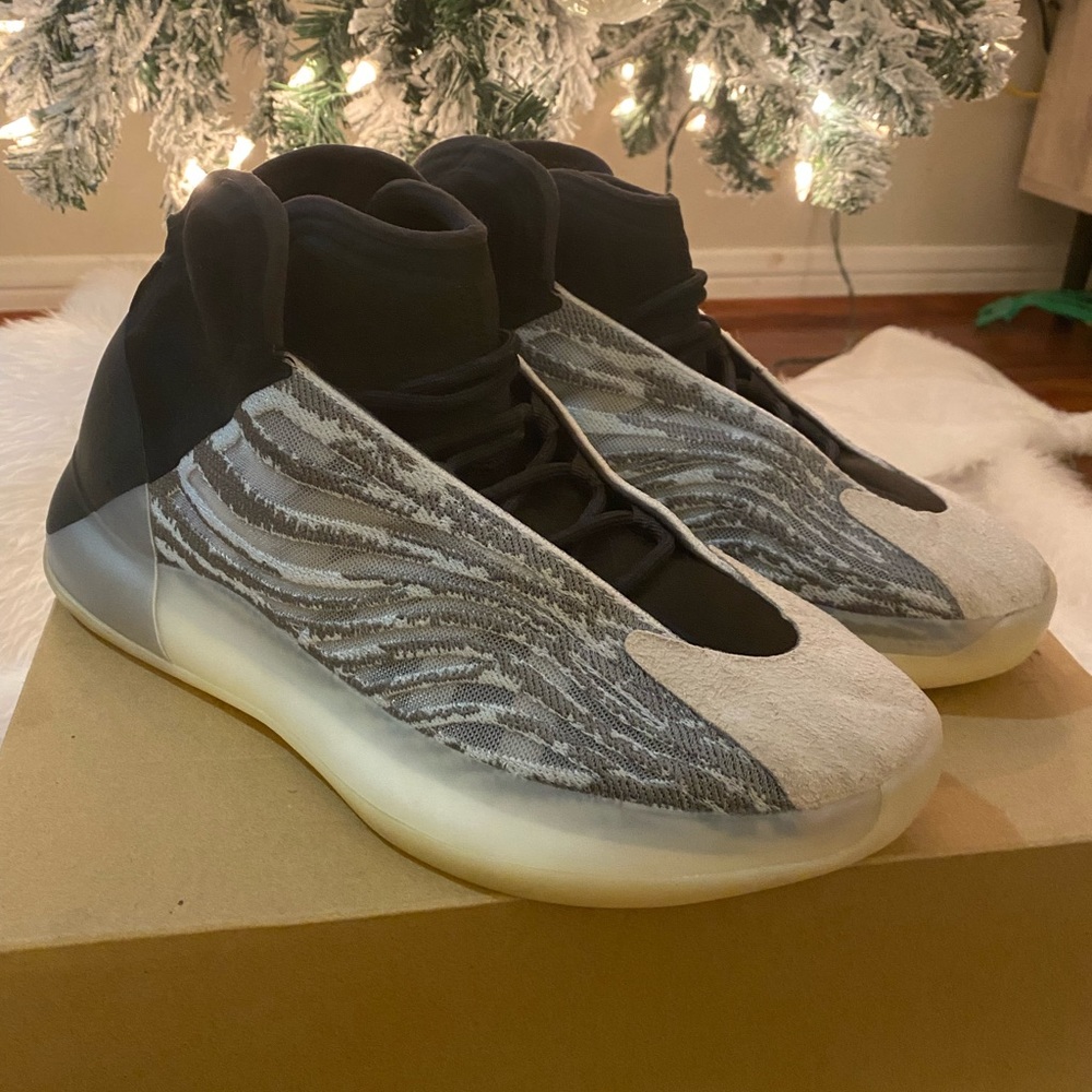 Yeezy QNTM (lifestyle) basketball